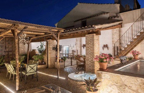 Noves Apartment | Room 'Leonor' with Shared Pool, Shared Terrace and Wi-Fi