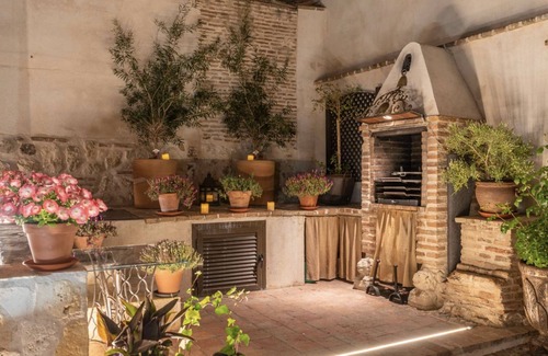 Noves Apartment | Room 'Leonor' with Shared Pool, Shared Terrace and Wi-Fi