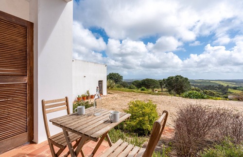 Aljezur Apartment | Room 'Março' with Sea View, Shared Pool and Wi-Fi