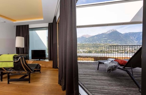 Marlengo Apartment | Room 'Pazeider Panorama Suite 405' with Mountain View, Wi-Fi and Air Conditioning