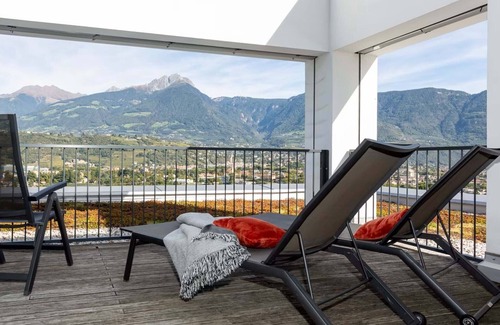 Marlengo Apartment | Room 'Pazeider Panorama Suite 405' with Mountain View, Wi-Fi and Air Conditioning