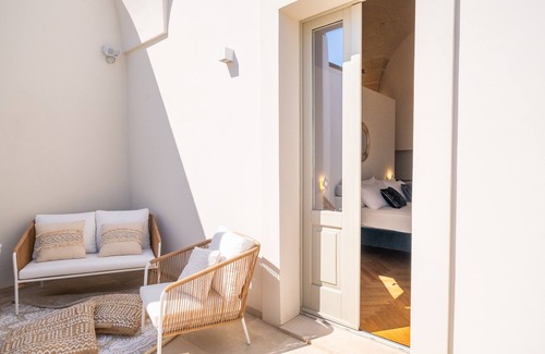 Sternatia Apartment | Room 'Relais Luxury Xenia - Ulivo' with Shared Pool, Wi-Fi and Air Conditioning