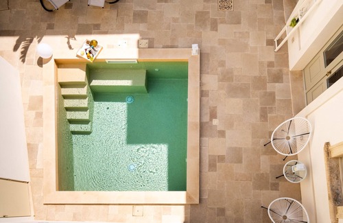 Sternatia Apartment | Room 'Relais Luxury Xenia - Suite' with Shared Pool, Wi-Fi and Air Conditioning