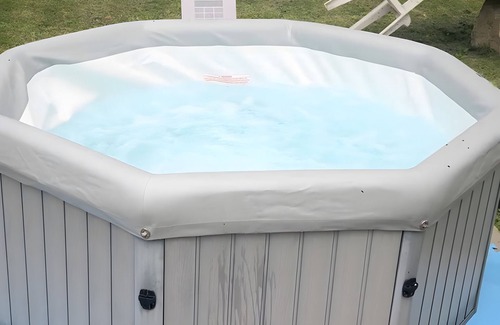 Catabbio Apartment | Room 'Rosa' with Shared Pool and Shared Garden