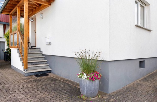 Angersbach Apartment | Room 'Ruhiges Zimmer 2' with Shared Terrace, Wi-Fi and Air Conditioning