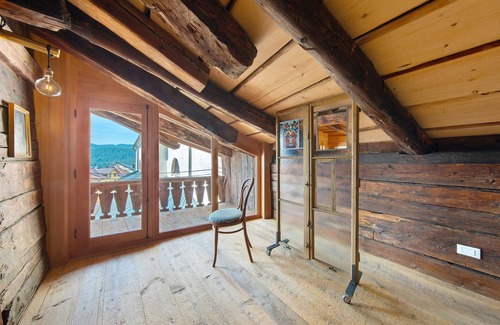 Dosoledo Apartment | Room 'Sufitä' with Mountain View, Shared Terrace and Wi-Fi