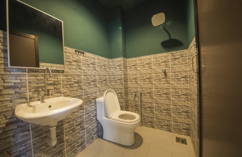 Pegawai Hotel | Room V at Jalan Jenang