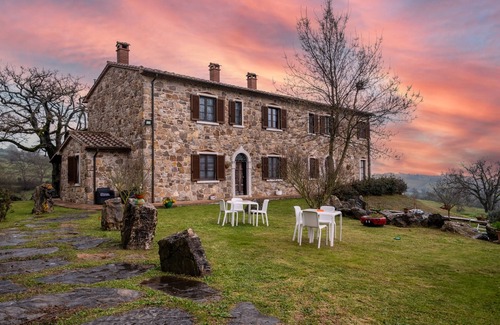 Catabbio Apartment | Room 'Verde' with Shared Pool and Shared Garden