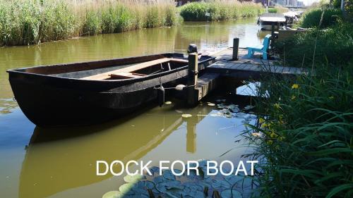 Amsterdam East Bed & Breakfast | Room With A Few