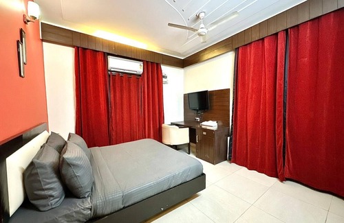 Gurugram Apartment | Room with attach washroom near golf course road