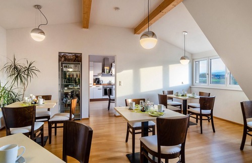 Reichenau Apartment | Room 'Zimmer 2' with Shared Garden and Wi-Fi