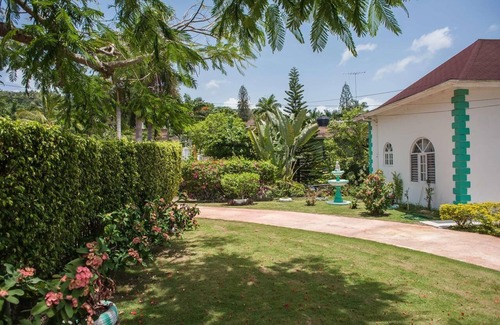 Montego Bay Villa | Rooms at Diamond Villa