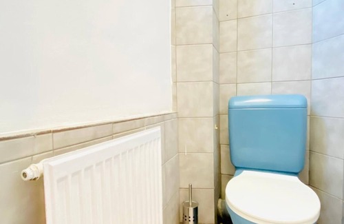 Liesing Apartment | Rooms in Cozy 4BR Shared Apt Central