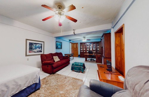 Santa Elena House | Roomy Casita - Shared Pool - Free High-Speed WiFi, AC