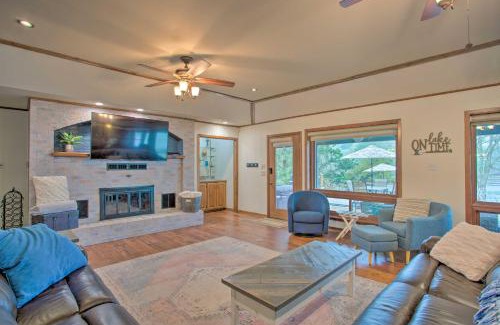 Berryville House | Roomy Texas Lake Retreat with Private Boat Ramp