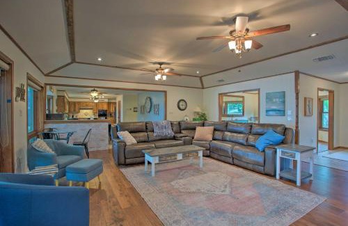 Berryville House | Roomy Texas Lake Retreat with Private Boat Ramp