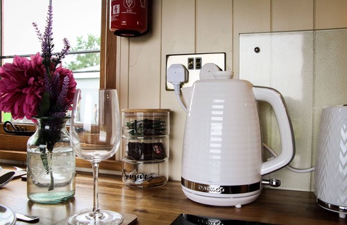 St Harmon Cottage | Rose - a shepherds hut that sleeps 2 guests in 1 bedroom