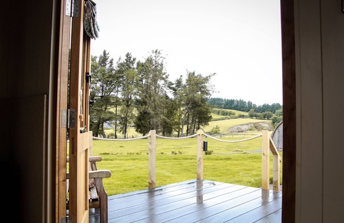 St Harmon Cottage | Rose - a shepherds hut that sleeps 2 guests in 1 bedroom