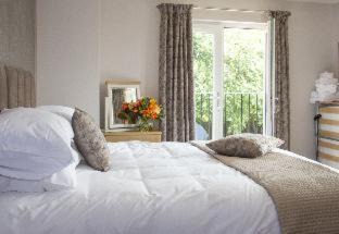 Lytchett Matravers Hotel | Rose and Crown