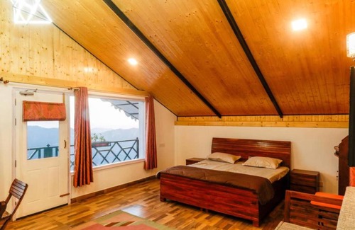 Shimla Apartment | Rose Cottage at Mashobra's Private Heritage by Roamhome