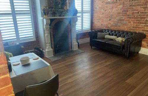 Dunolly House | Rose gold cottage