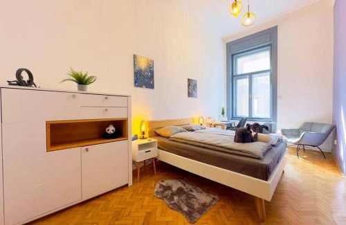 Erzsebetvaros Apartment | Rose House - Modern 5BR Home in Central Budapest AC