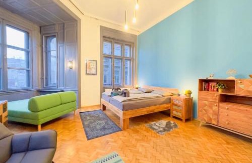 Erzsebetvaros Apartment | Rose House - Modern 5BR Home in Central Budapest AC