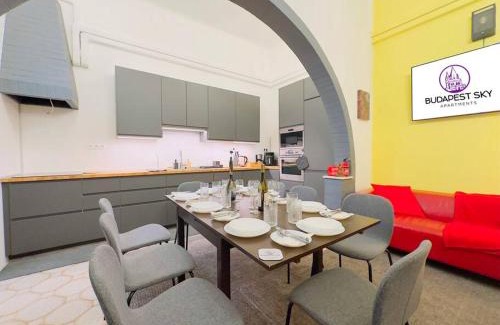 Erzsebetvaros Apartment | Rose House - Modern 5BR Home in Central Budapest AC