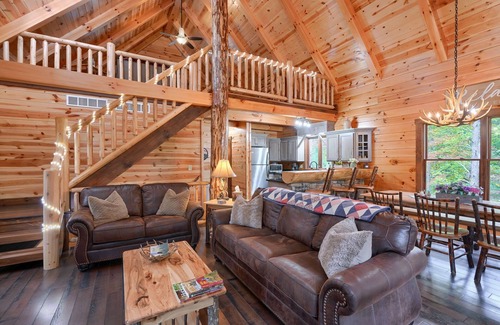 Logan Cabin | Rose's Retreat at Trickle Creek Log Cabins