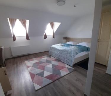 Taplanszentkereszt Bed & Breakfast | Rosenberg Kúria