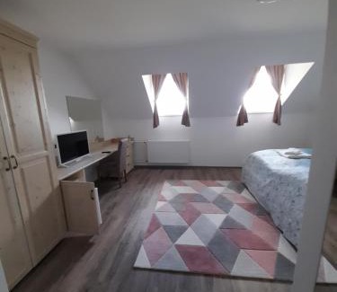 Taplanszentkereszt Bed & Breakfast | Rosenberg Kúria