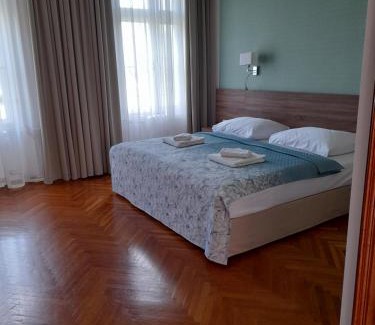 Taplanszentkereszt Bed & Breakfast | Rosenberg Kúria