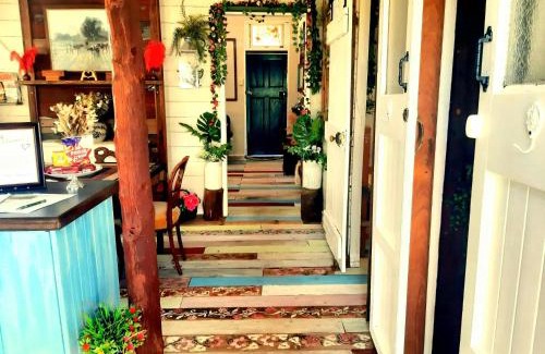 Tambo House | Rosewood Cottage -Entire 2 bedroom home with Netflix & WiFi