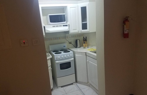 Ocho Rios Hotel | ROSI Ocean Sand Hotel Apt(@ Sandcastles) 1 bdm 3 beds. free beach,pool, parking