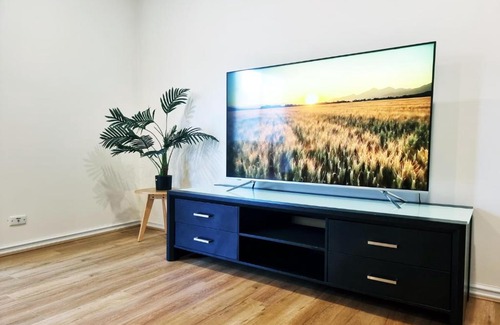 Maribyrnong House | Rosie House-Spacious comfortable Home
