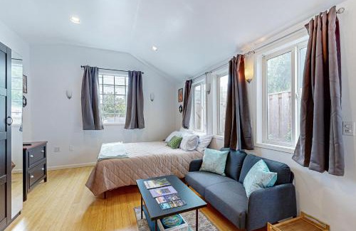 Johns Landing Hotel | Rosie’s Retro River Flat