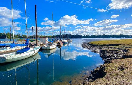 Johns Landing Hotel | Rosie’s Retro River Flat