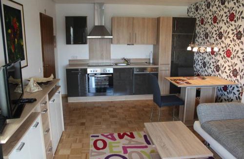 Kredenbach Apartment | Roth Apartment