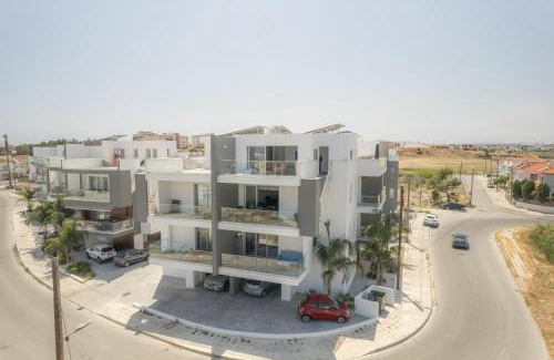 Aradippou Apartment | Rotiana 3Bed Apt with Roof Garden and BBQ