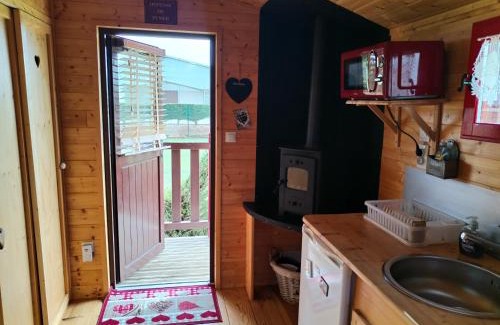 Chazey-sur-Ain House | Roulotte atypique calme au milieu de la verdure