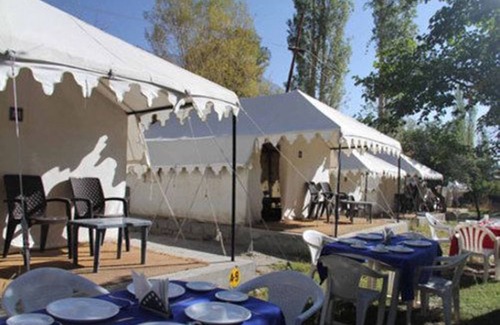 Hunder RV Rental | Royal Deluxe Camp