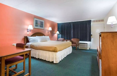 Clearfield Hotel | Royal Inn Clearfield