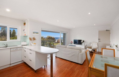 Narrabeen Apartment | Royal Surf - Direct Beachfront