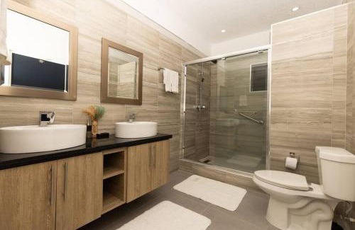 Runaway Bay Apartment | Royale Escape