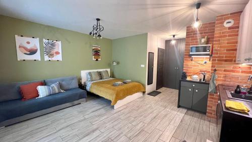 Praga Poludnie Apartment | Roztocka studio, free parking, 1 tram to the city & PGE National Stadion, by Cosmo Spirit