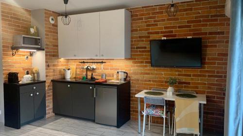 Praga Poludnie Apartment | Roztocka studio, free parking, 1 tram to the city & PGE National Stadion, by Cosmo Spirit