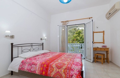 Amoudi Apartment | Ruassi Studios - Open Plan studio with balcony