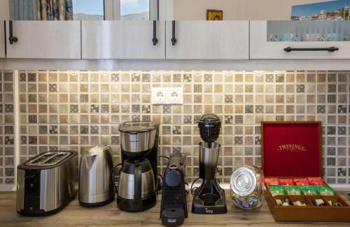 Gavrio House | Ruby's summer house with spacious garden and free parking