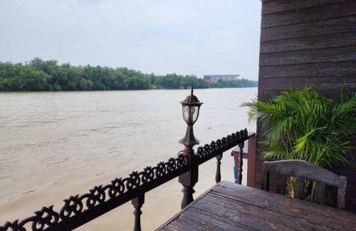 Phra Samut Chedi House | RUEN CHANG Riverside