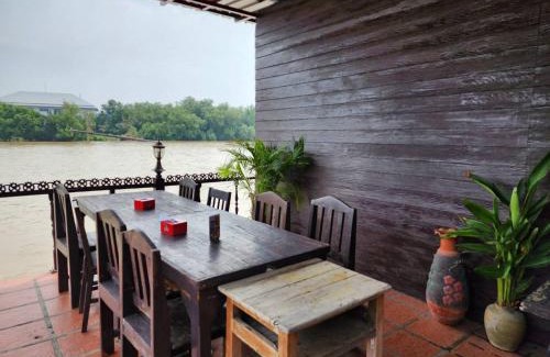 Phra Samut Chedi House | RUEN CHANG Riverside